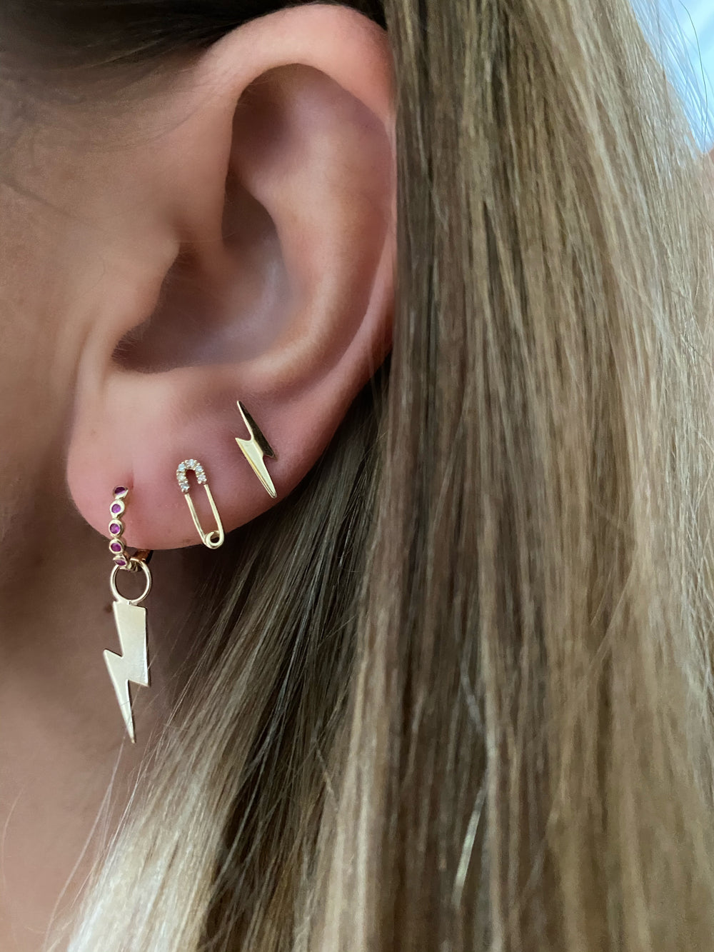 14 kt. gold lightning bolt stud